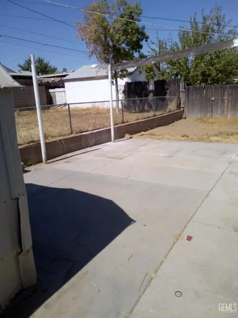 Exterior - 109 Franklin Ave, Taft, CA 93268 photo 4 of 7