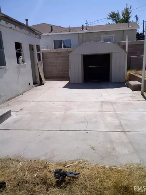 Exterior - 109 Franklin Ave, Taft, CA 93268 photo 5 of 7