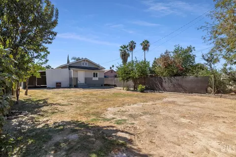 Exterior - 1116 Cannon Ave, Bakersfield, CA 93307 photo 8 of 9