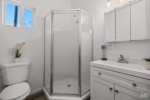 Bath - 1116 Cannon Ave, Bakersfield, CA 93307 photo 1 of 2
