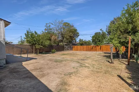 Exterior - 1116 Cannon Ave, Bakersfield, CA 93307 photo 7 of 9