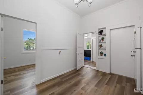 Entry Way - 1116 Cannon Ave, Bakersfield, CA 93307 photo 6 of 9