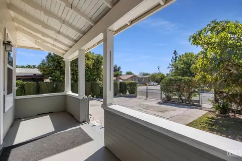 Exterior - 1116 Cannon Ave, Bakersfield, CA 93307 photo 4 of 9