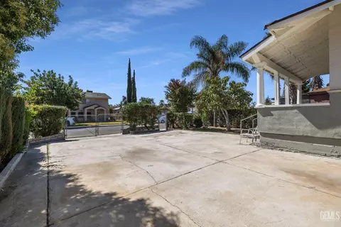 Exterior - 1116 Cannon Ave, Bakersfield, CA 93307 photo 2 of 9