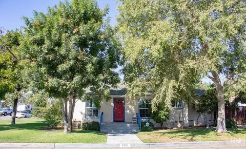 1701 Pine St, Bakersfield, CA 93301