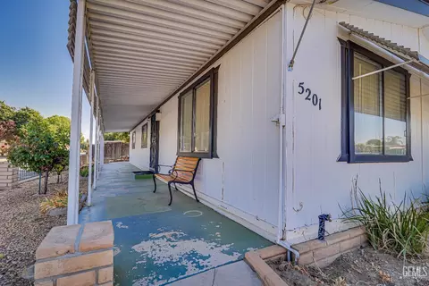 Exterior - 5201 Crystal Fall Ln, Bakersfield, CA 93313 photo 3 of 9
