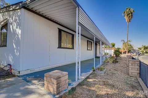 Exterior - 5201 Crystal Fall Ln, Bakersfield, CA 93313 photo 9 of 9