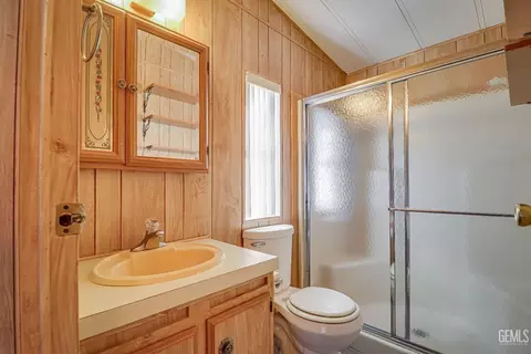 Bath - 5201 Crystal Fall Ln, Bakersfield, CA 93313 photo 2 of 2