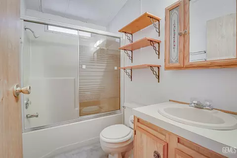 Bath - 5201 Crystal Fall Ln, Bakersfield, CA 93313 photo 1 of 2