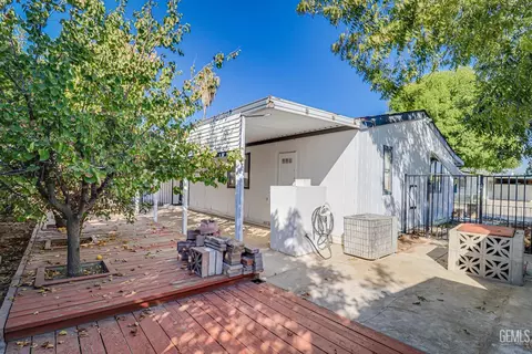 Exterior - 5201 Crystal Fall Ln, Bakersfield, CA 93313 photo 5 of 9