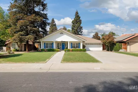 9000 Bridlewood Ln, Bakersfield, CA 93311