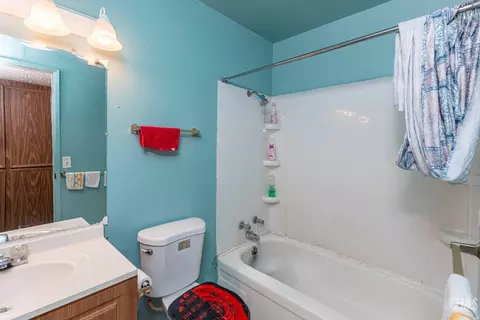 Bath - 1109 Iris St, Wasco, CA 93280 photo 1 of 3