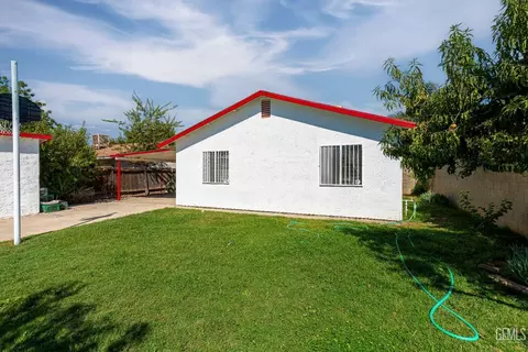 Exterior - 1109 Iris St, Wasco, CA 93280 photo 10 of 12