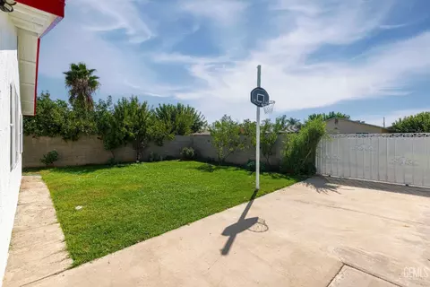 Exterior - 1109 Iris St, Wasco, CA 93280 photo 7 of 12
