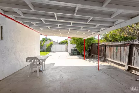 Exterior - 1109 Iris St, Wasco, CA 93280 photo 6 of 12