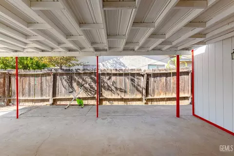 Exterior - 1109 Iris St, Wasco, CA 93280 photo 5 of 12