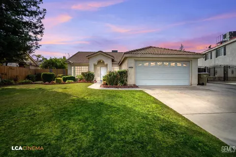 8805 Fox Run Dr, Bakersfield, CA 93312