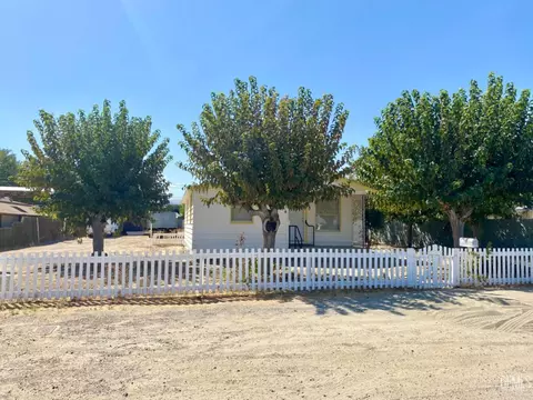 817 Pierce St, Taft, CA 93268 photo 2