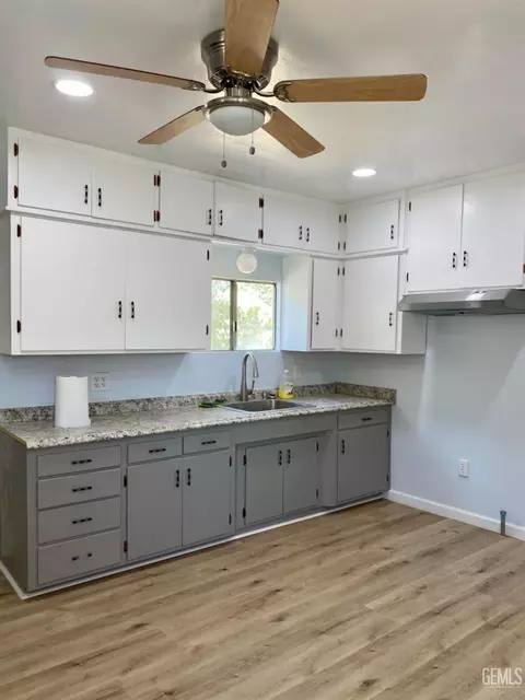 817 Pierce St, Taft, CA 93268 photo 6