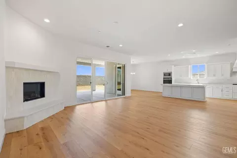 8811 Kenwick St, Bakersfield, CA 93314 photo 8
