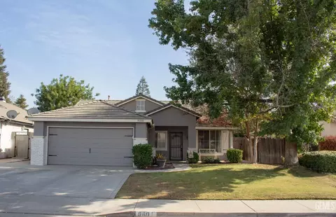 9101 Chattaroy St, Bakersfield, CA 93312