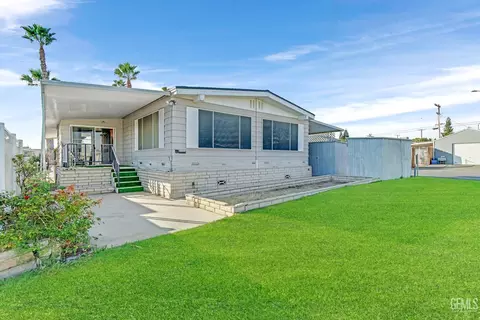 46 Golfers Ln, Bakersfield, CA 93308