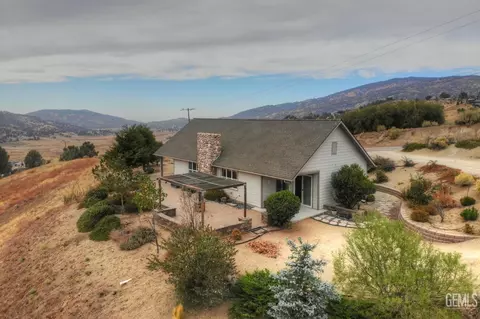 22730 Shenandoah Pl, Tehachapi, CA 93561 photo 2