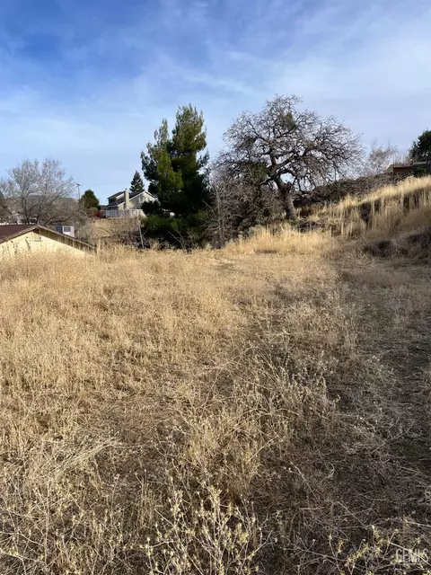 22450 Vaquero Dr, Tehachapi, CA 93561 photo 1