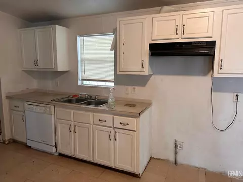 2229 S O St, Bakersfield, CA 93301 photo 4