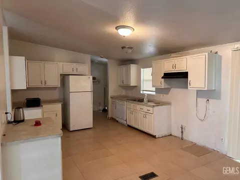 2229 S O St, Bakersfield, CA 93301 photo 3