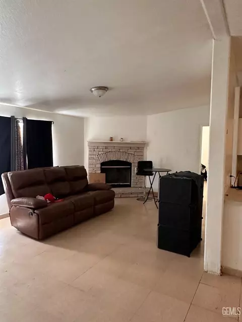 2229 S O St, Bakersfield, CA 93301 photo 5