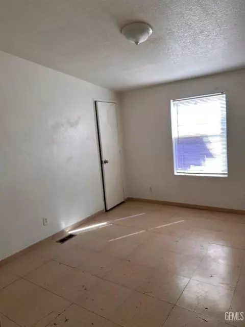 2229 S O St, Bakersfield, CA 93301 photo 12