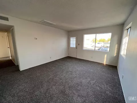 809 Austin St, Delano, CA 93215 photo 2