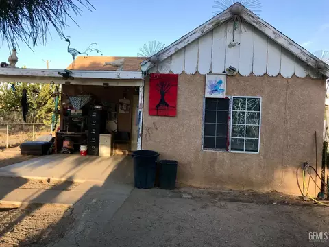 210 Naylor Ave, Taft, CA 93268 photo 2