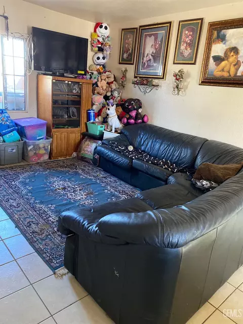210 Naylor Ave, Taft, CA 93268 photo 4