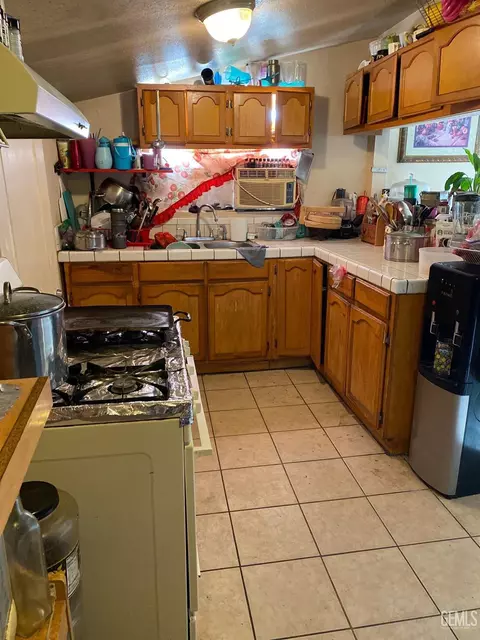 210 Naylor Ave, Taft, CA 93268 photo 6