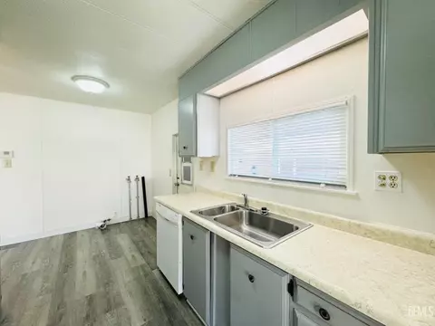 917 Crown Ave, Bakersfield, CA 93301 photo 6