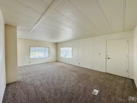 917 Crown Ave, Bakersfield, CA 93301 photo 9