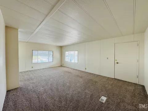 917 Crown Ave, Bakersfield, CA 93301 photo 10