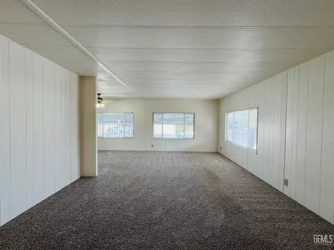 917 Crown Ave, Bakersfield, CA 93301 photo 8
