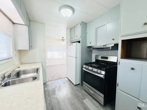 917 Crown Ave, Bakersfield, CA 93301 photo 5
