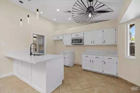 Kitchen - 9504 Eagle Oak Rd, Bakersfield, CA 93311 photo 1 of 3