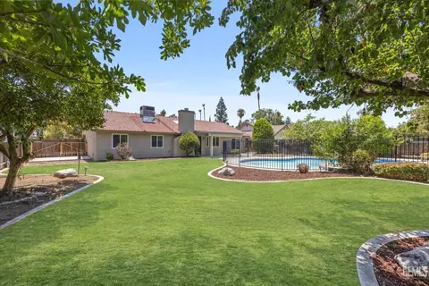 Exterior - 9504 Eagle Oak Rd, Bakersfield, CA 93311 photo 4 of 7