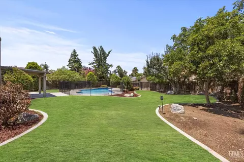 Exterior - 9504 Eagle Oak Rd, Bakersfield, CA 93311 photo 5 of 7