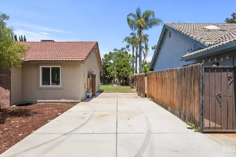Exterior - 9504 Eagle Oak Rd, Bakersfield, CA 93311 photo 6 of 7
