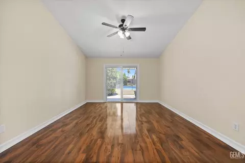 Living - 9504 Eagle Oak Rd, Bakersfield, CA 93311 photo 5 of 5