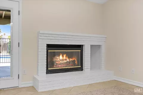 Living - 9504 Eagle Oak Rd, Bakersfield, CA 93311 photo 4 of 5