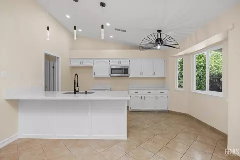 Kitchen - 9504 Eagle Oak Rd, Bakersfield, CA 93311 photo 3 of 3