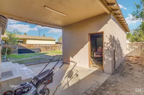 Exterior - 232 Wetherley Dr, Bakersfield, CA 93309 photo 3 of 5