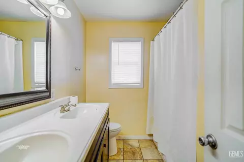 Bath - 232 Wetherley Dr, Bakersfield, CA 93309 photo 1 of 1